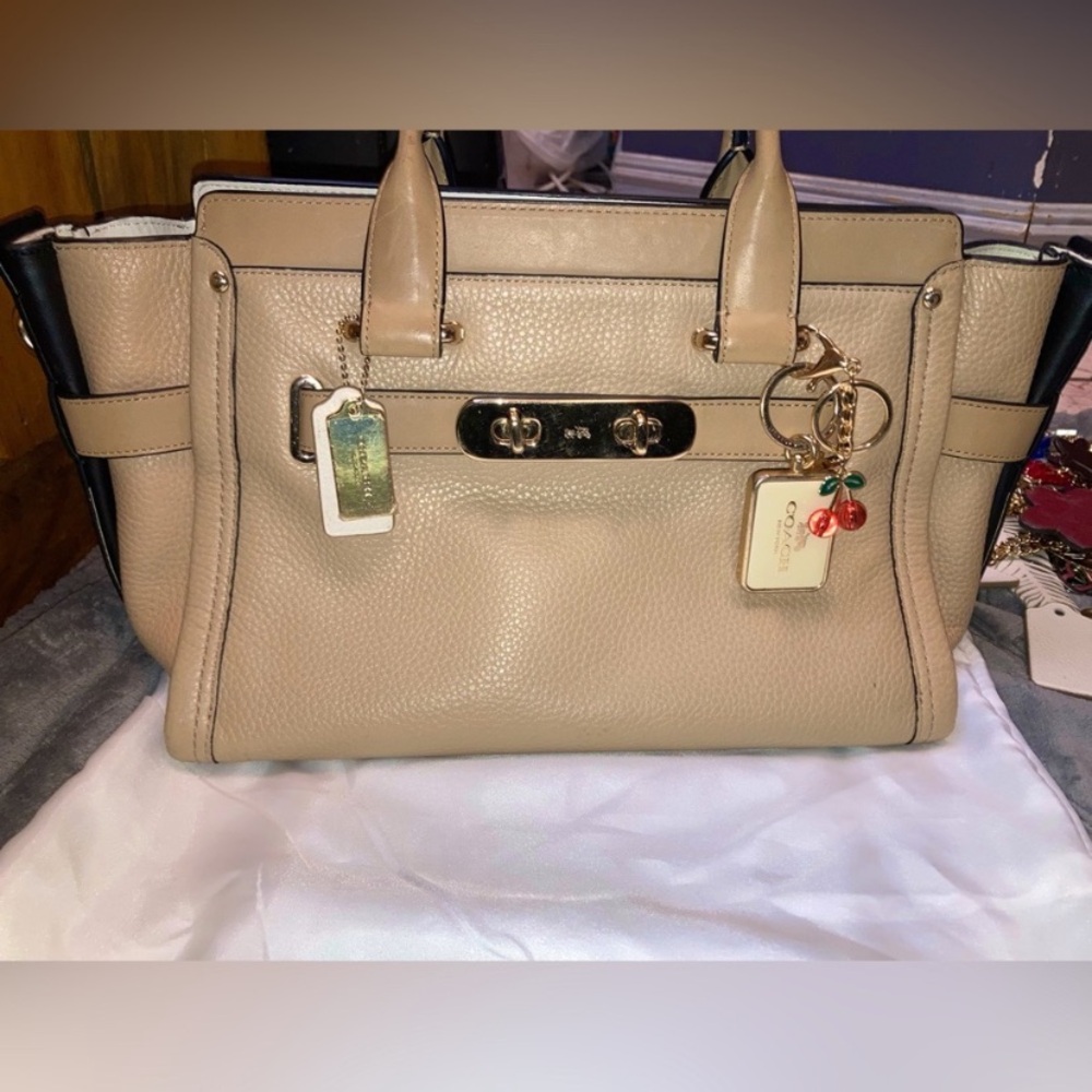 Coach Colorblock swagger 2way &charm bundle